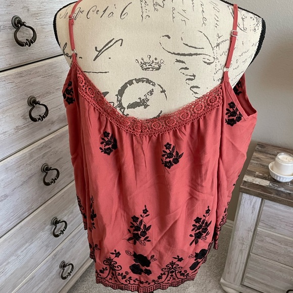 Cold shoulder embroidered blouse - Picture 2 of 9